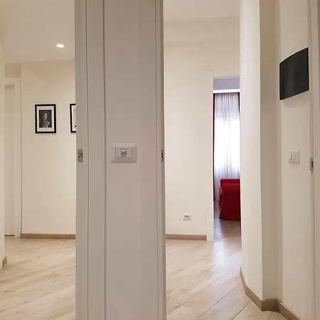 Nocleg ze śniadaniem Domus Barberini 4*
